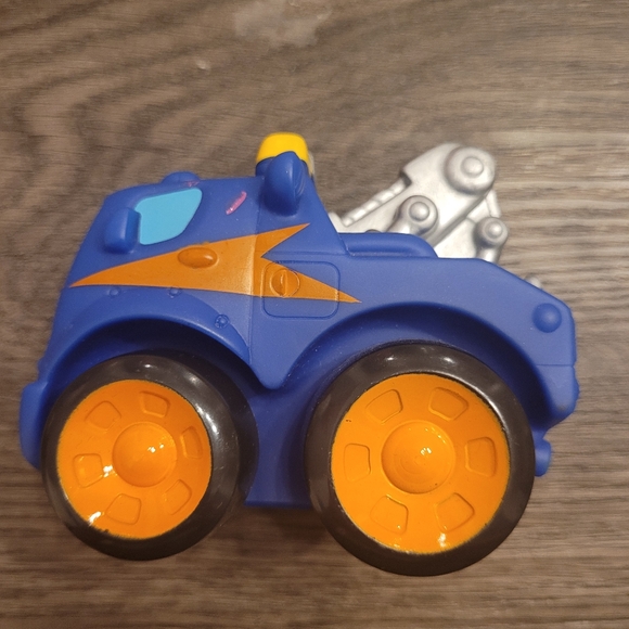 Classic Hasbro Inc Chuck & Friends Tow Truck 4" - Picture 8 of 9